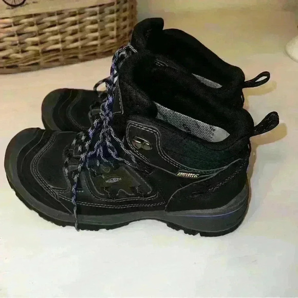 Keen Black Lace Up Boots - Picture 3 of 9